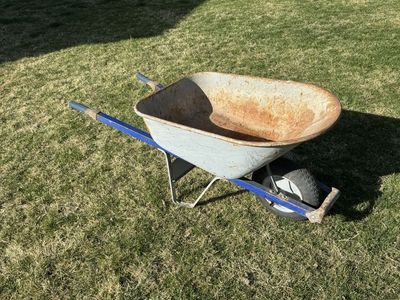 Kobalt Heavy Duty Wheelbarrow 6 Cubic Feet