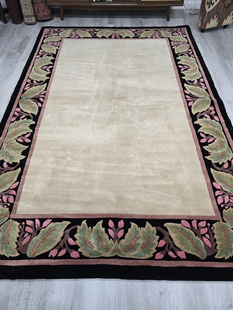 ~6x9 Hand-Tufted Wool Rug