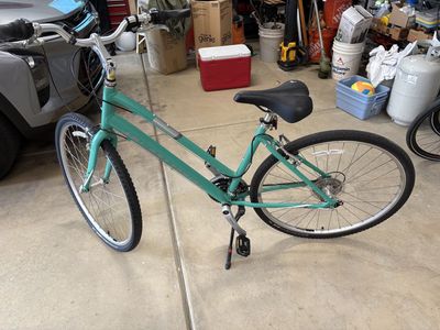 Ladys Schwinn Cruiser