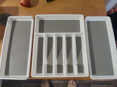 Expandable/adjustable Drawer Organizer for Kitchen Utensils/Cutlery - White/Gray