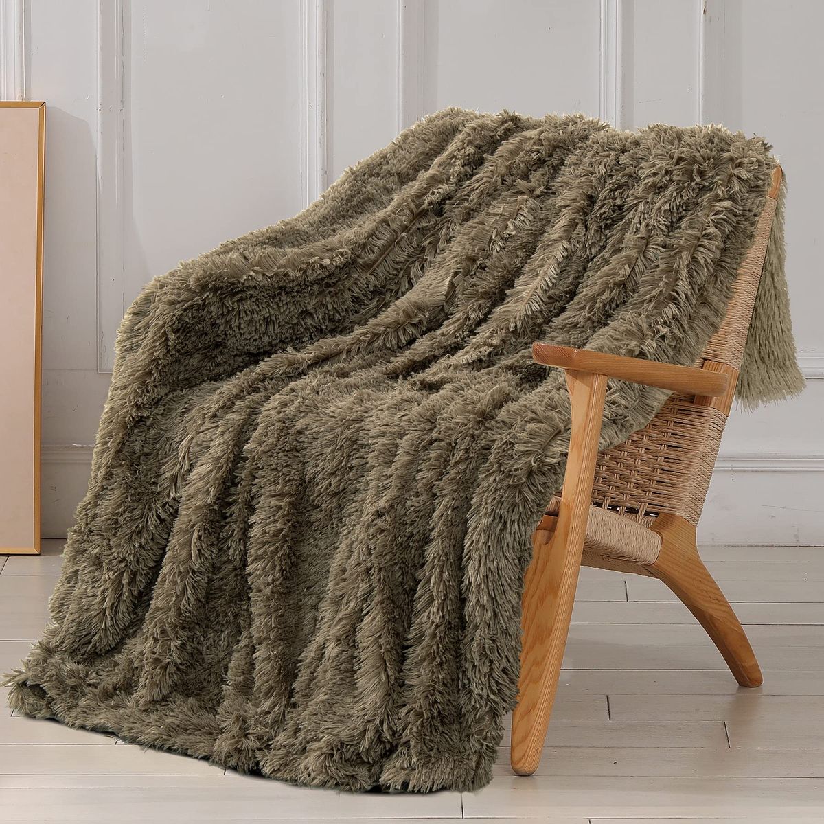 Tuddrom Decorative Extra Soft Faux Fur Throw Blanket 70"x78",Solid Reversible Fuzzy Lightweight Long Hair Shaggy Blanket,Fluffy 