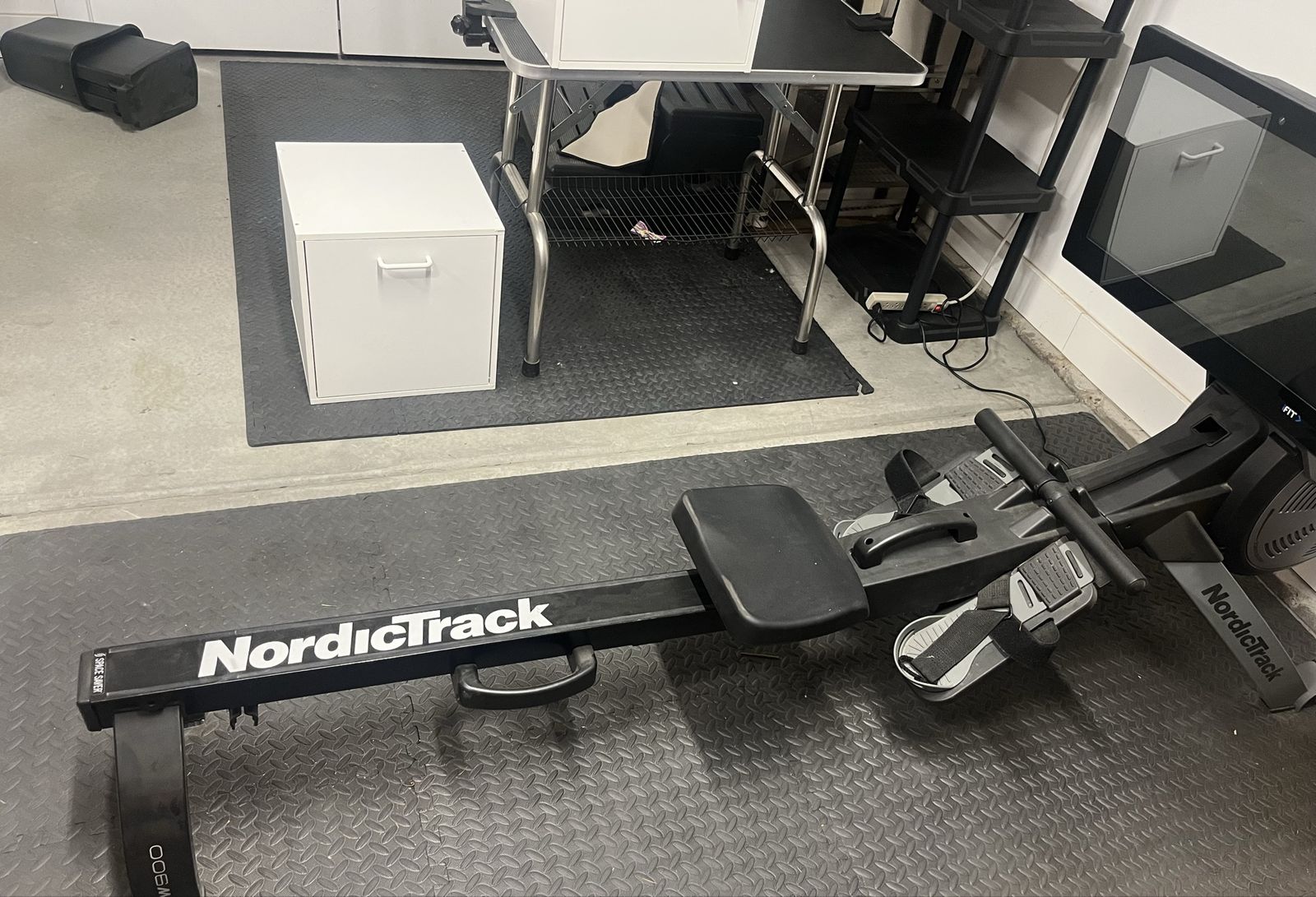 NordicTrack RW900 Indoor Rowing Machine with Large HD Screen