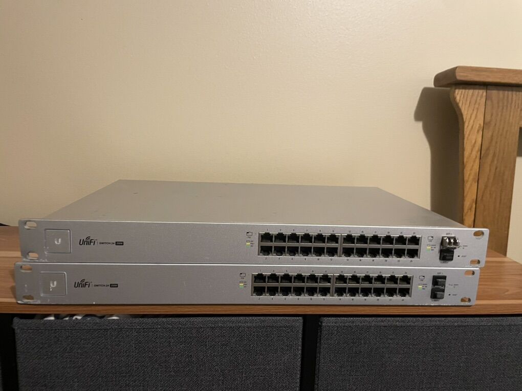 Switch 24 PoE (250 W) 24 Port Ubiquiti UniFi
