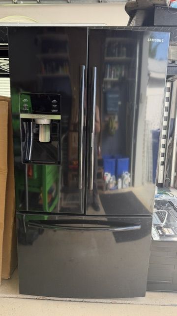 Samsung French Door Refrigerator with Ice and Water Dispenser