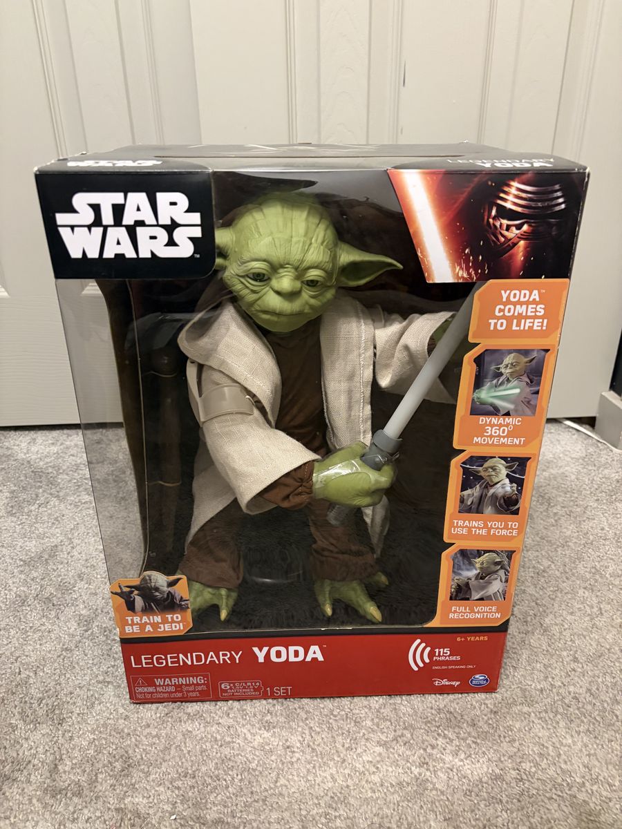 Star Wars Legendary Yoda – Interactive Figure