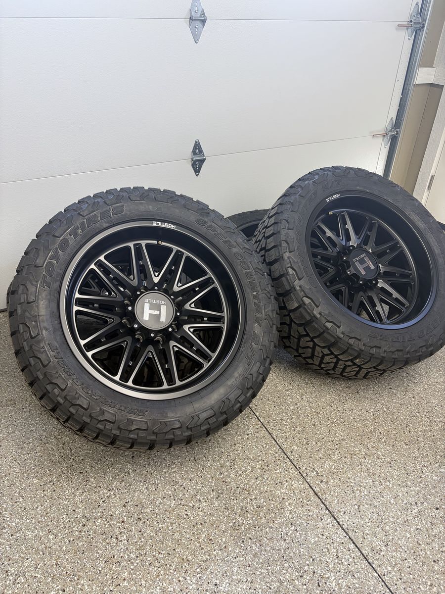 Brand New 22x10 8x180 wheels On 35/12.50R22 Tires