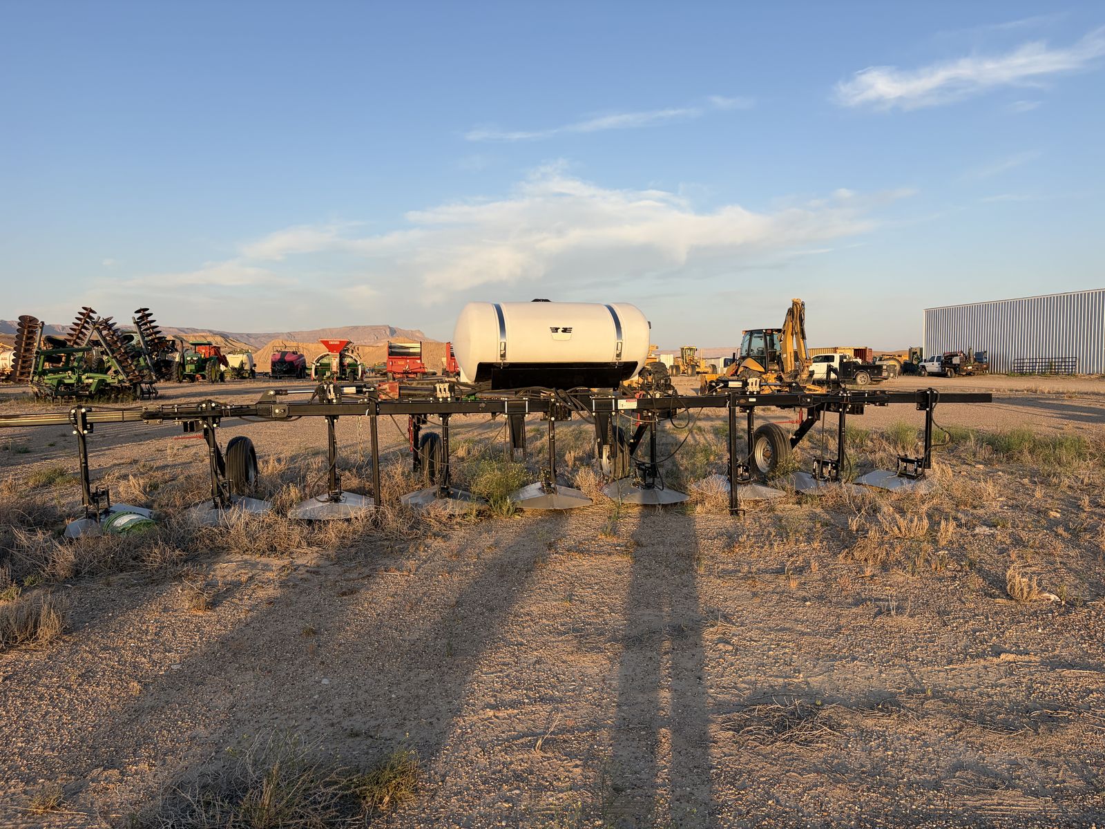 2005 Wylie 445 Tool Bar Hooded Crop Sprayer 
