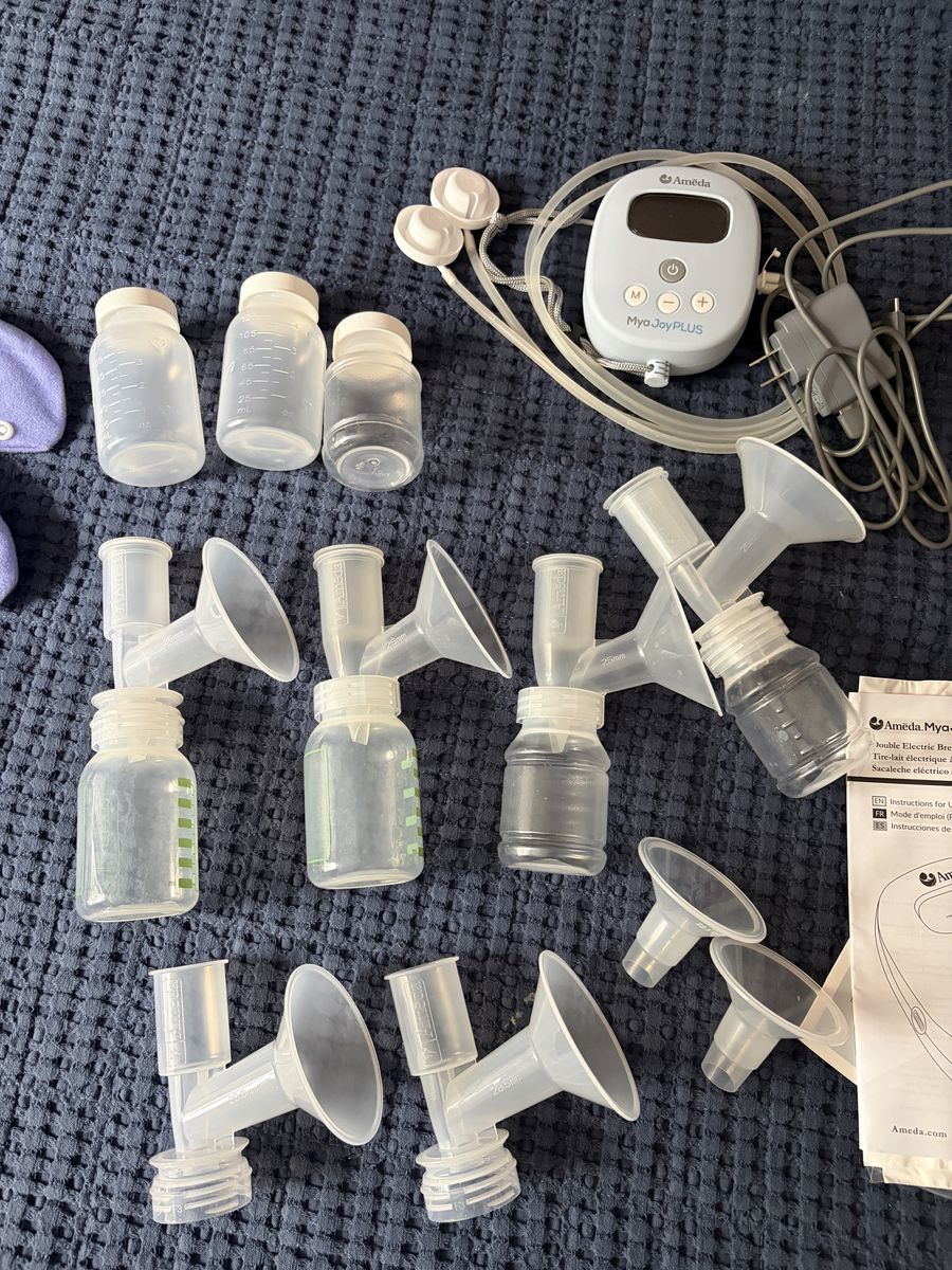 Ameda Mya Joy PLUS Breast Pump with Accessories + cold/hot gel breastfeeding pads 