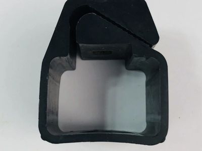 Thule Clamp On For Square Cross Bar Roof Rack