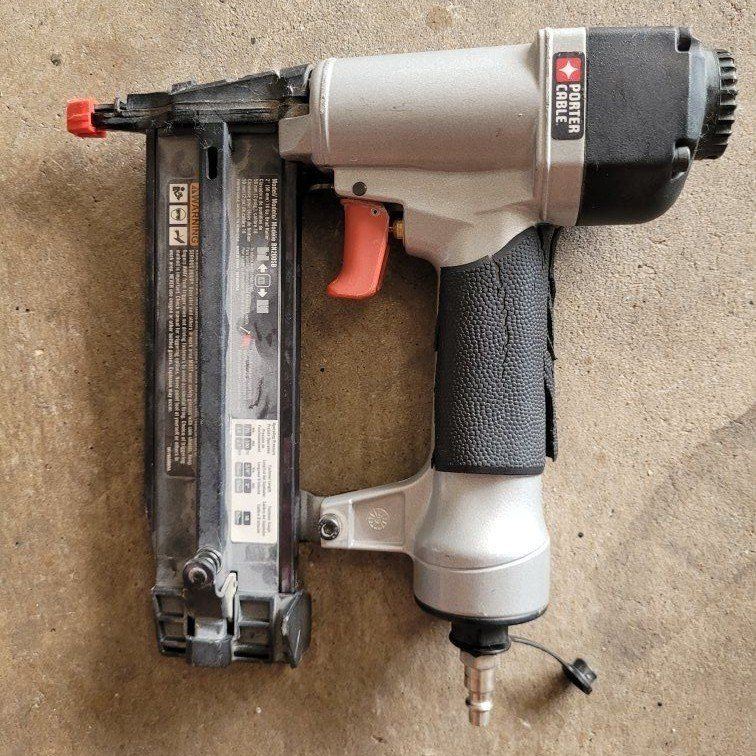 PORTER-CABLE BN200C 18-Gauge Brad Nailer Kit - Pneumatic, Lightly Used