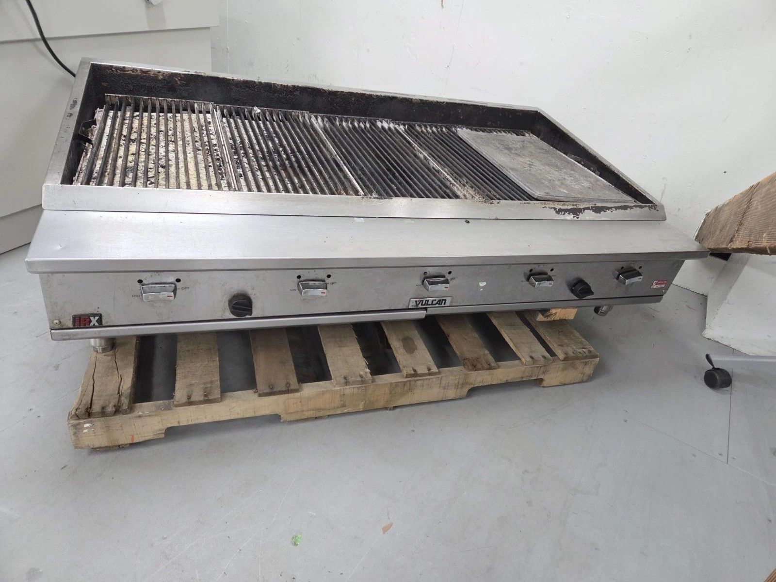 Vulcan VTEC60 IRX 60" Countertop Infrared Gas Charbroiler