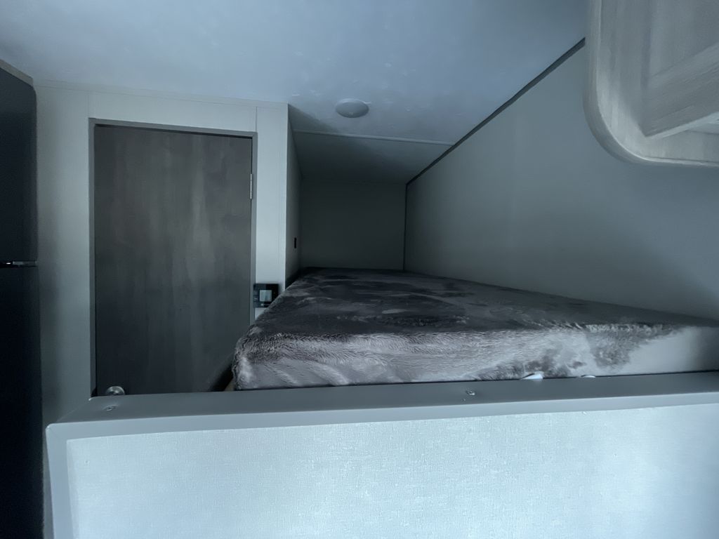Main image 33