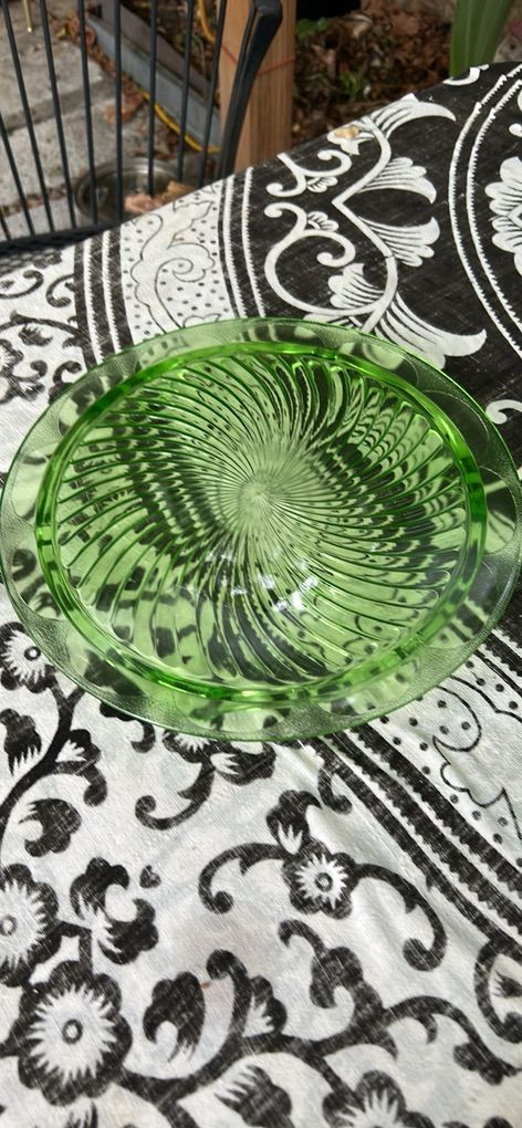 BTG Anchor Hocking Green Uranium Glass Cake Playe