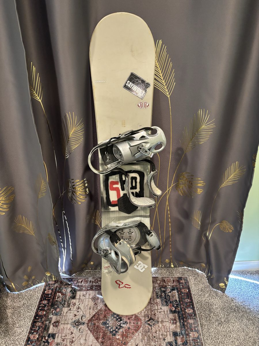 Snowboards with bindings