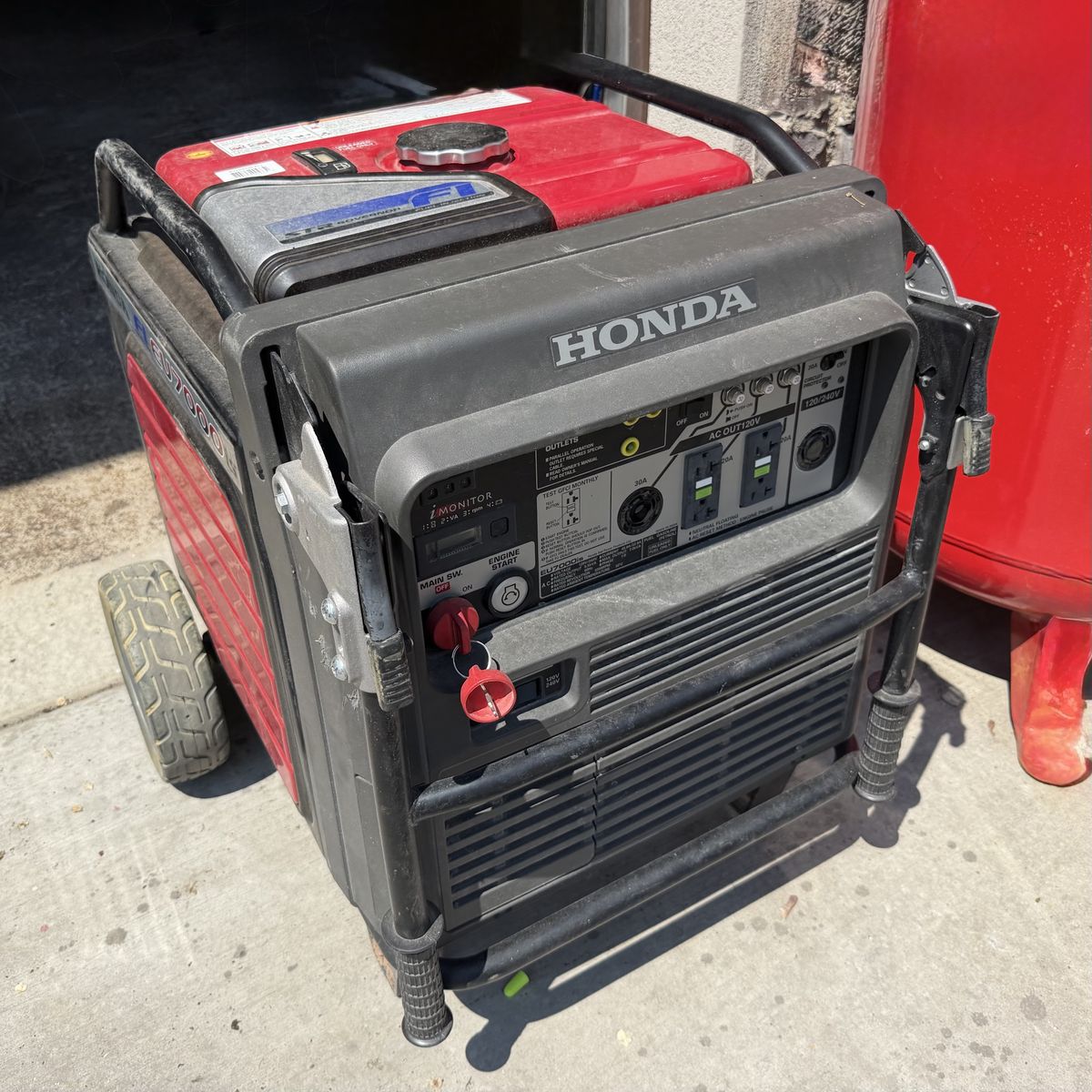 Honda EU7000is Fuel Injected Inverter Generator - 7000W 384 Hours