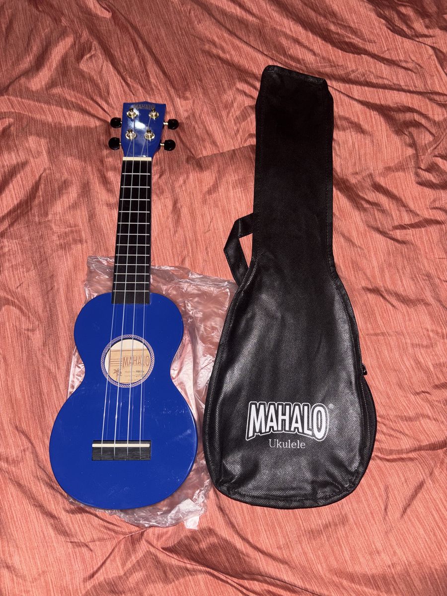 NEW MAHALO Blue Ukulele + Case
