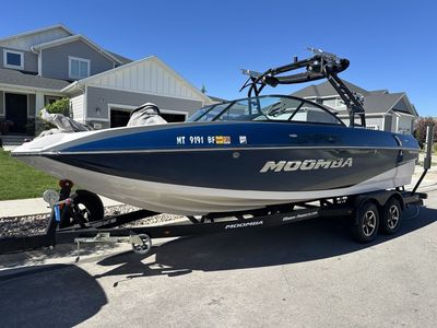 2016 Moomba Mojo 23' w/ 421 hrs