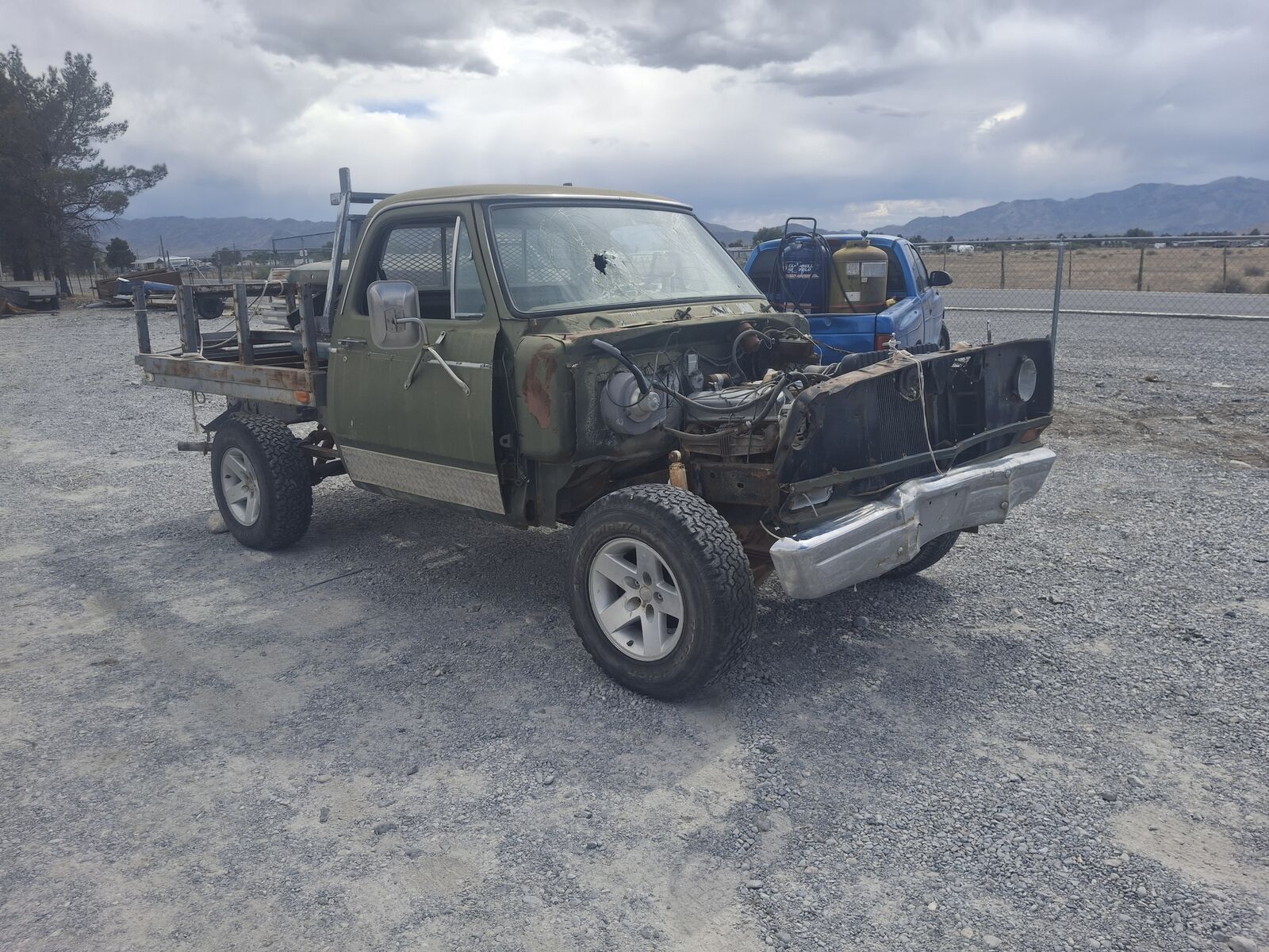 78 DODGE W100, 4X4, SHORT BED RUST FREE
