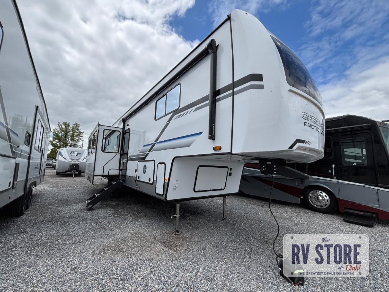 2025 Forest River RV Cherokee Arctic Wolf Suite 3800DECK In Stock