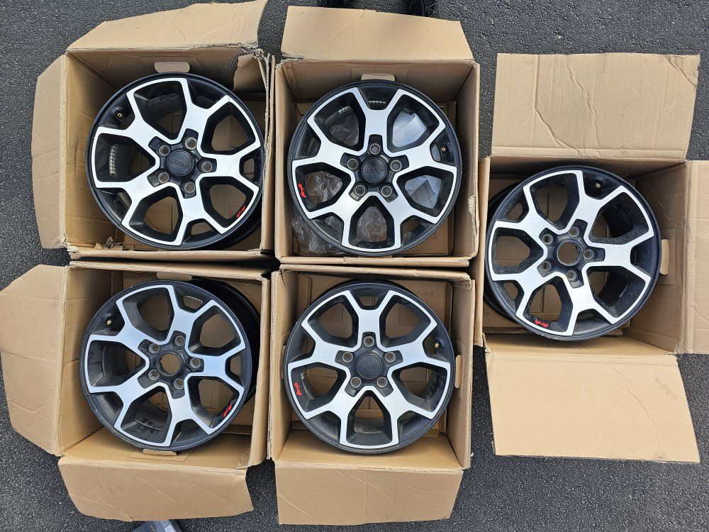 2022 Jeep Rubicon 17" Black/Silver Alloy Wheels - Set of 5 OEM Rims - Some Rock Rash on one very minor on another.