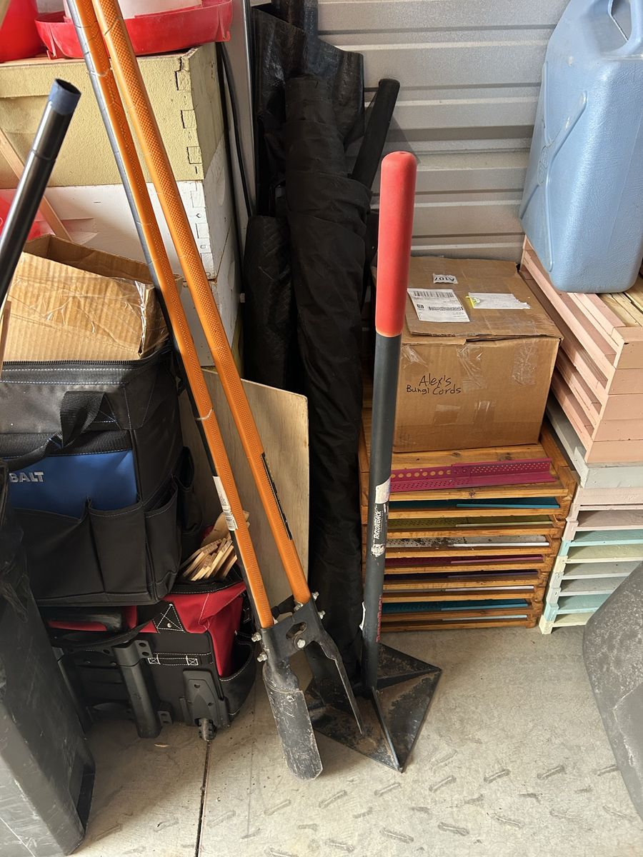 Post hole digger