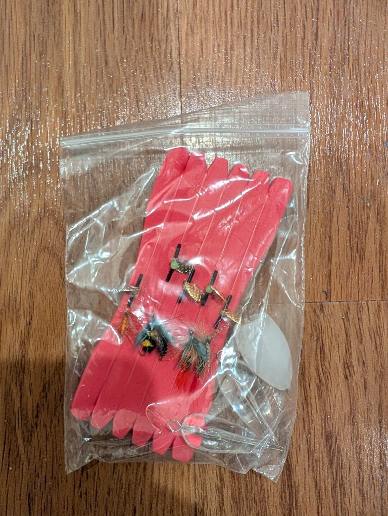 Assorted Fishing Flies Lures Spinner Baits Fly Fishing Kit New in Packaging