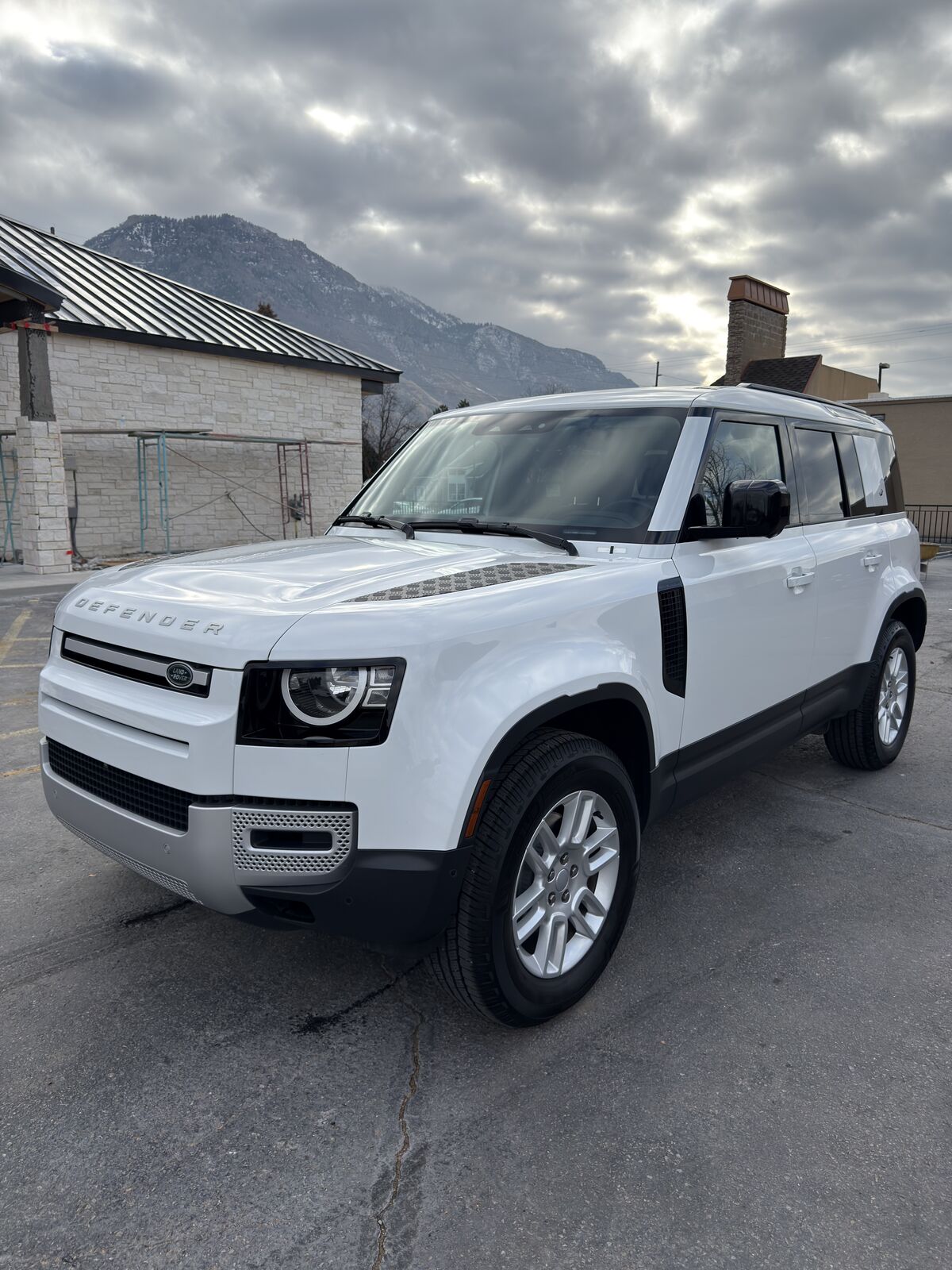 2023 Land Rover Defender 