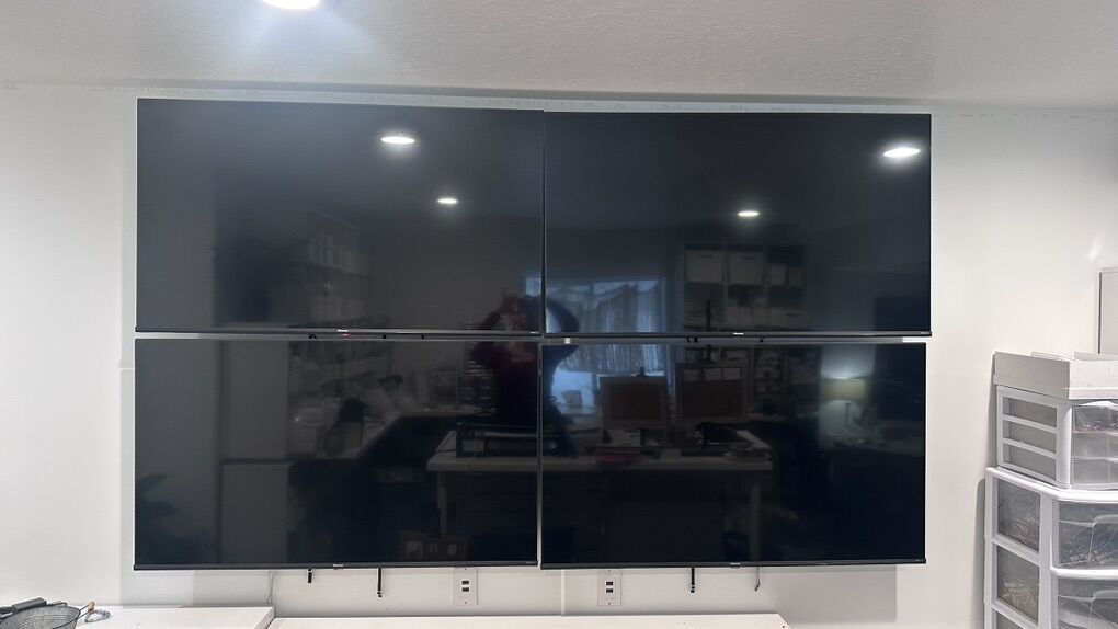 4 Tv's 50” smart tv’s with wall mounts (Hisense)