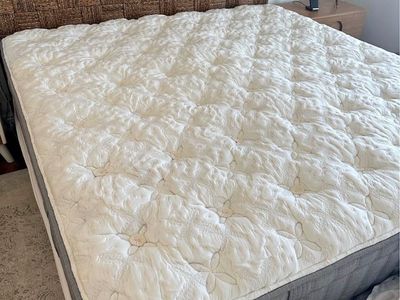 Clean! Aireloom Complete bed Set! Only $1000