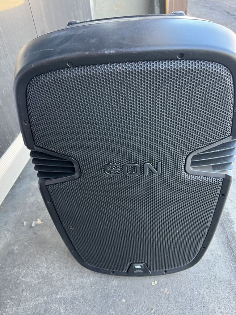 JBL 515xt Powered Speaker - Needs Repair
