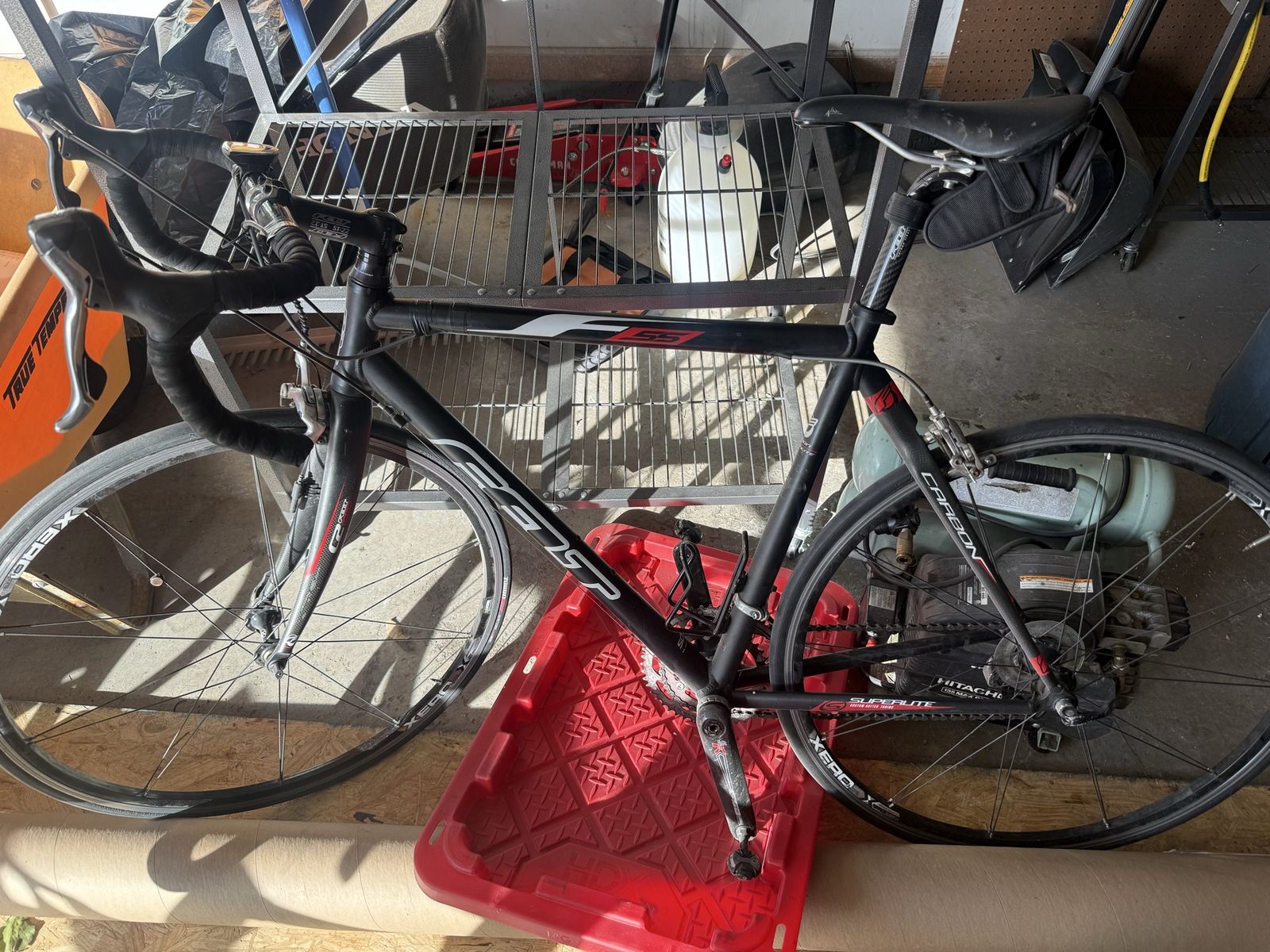 Felt F55 Carbon Road Bike – Dura-Ace Components – Lightweight & Fast