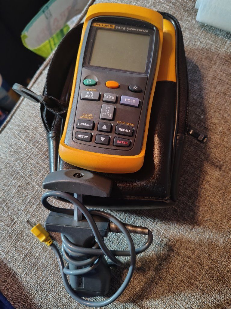 FLUKE 54 II B Dual Input Digital Thermometer with Probe, Type K, J, T, E, N, R, S