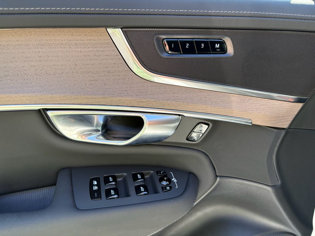 Main image 18
