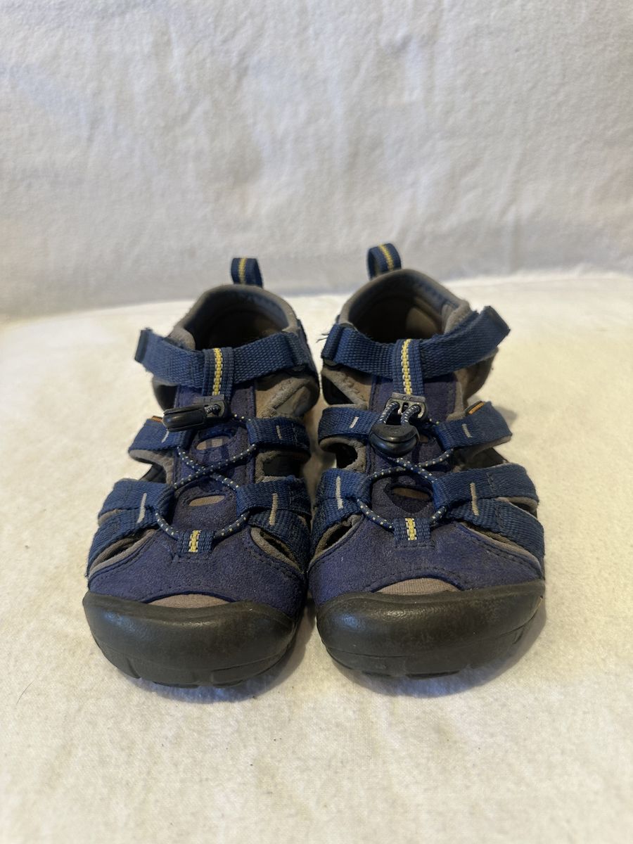 Keen Youth Size 1 Slim Fit WP Hiking Sandals