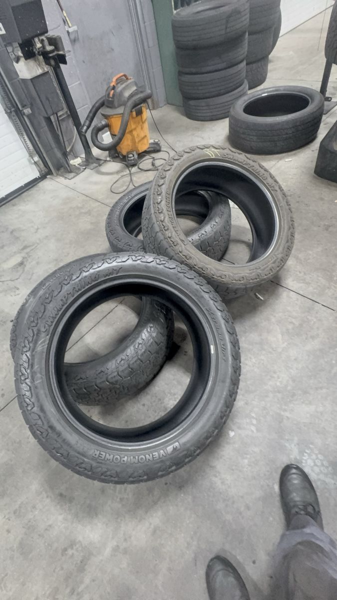 Venom Power Swampthing MTs 275/50R22