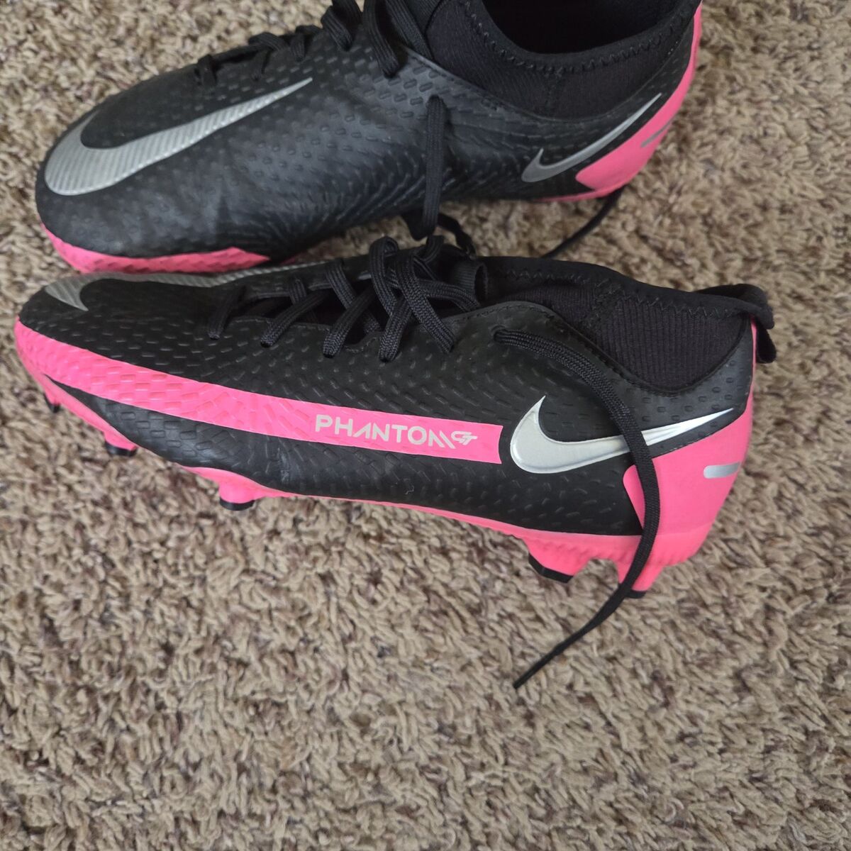 girls soccer shoes Nike 4.5Y