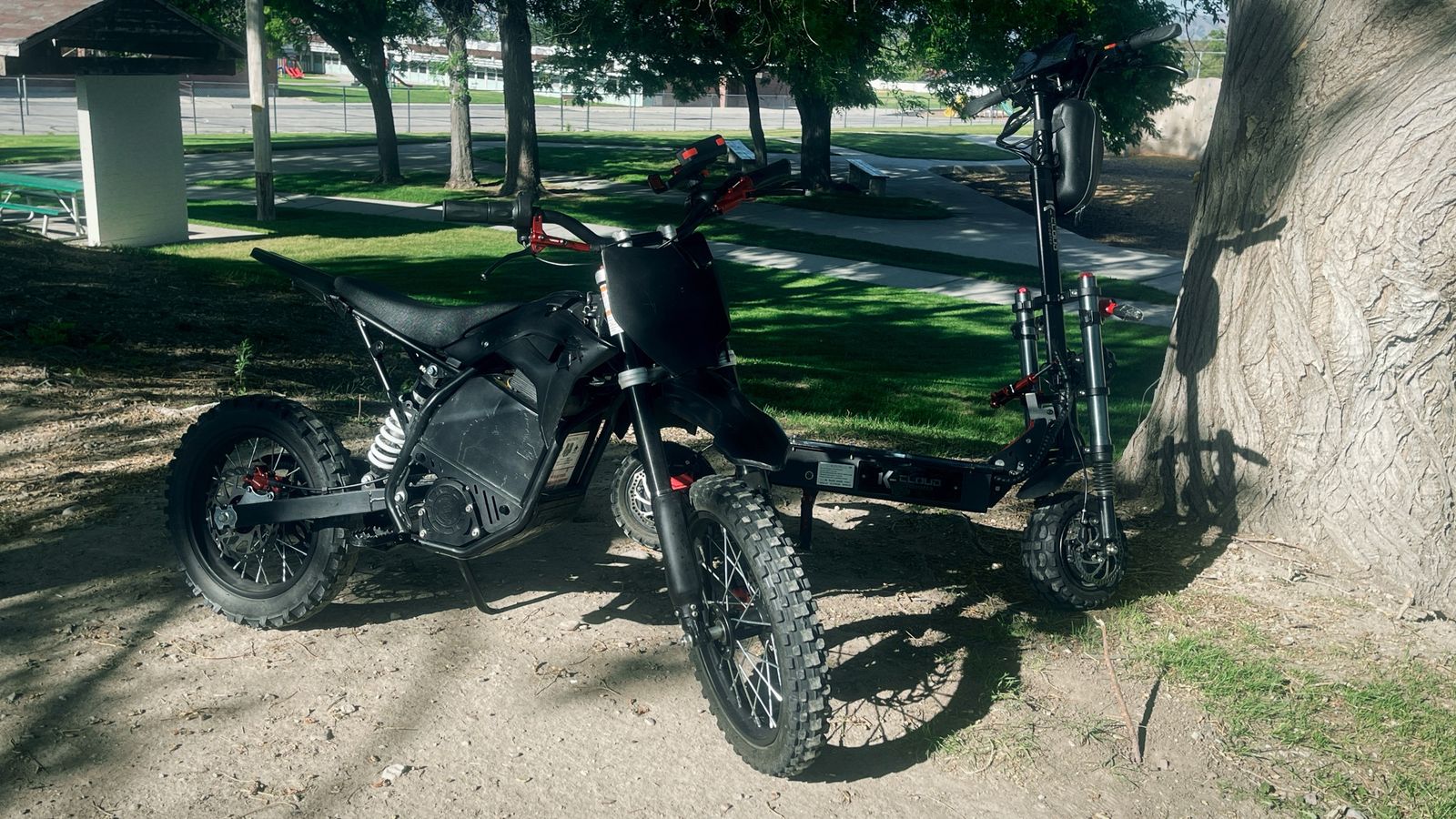 Mototec 60V 2000W Electric Dirt Bike - 41 MPH, 15.4AH Battery, Removable Battery, 150lb Limit
