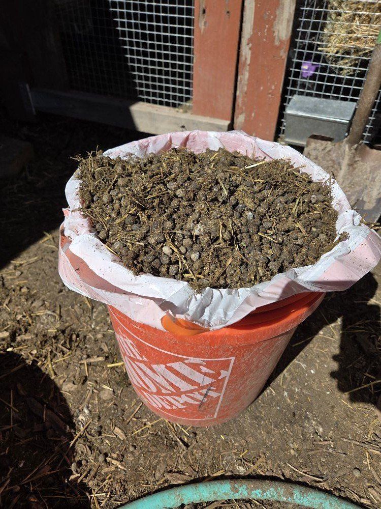 5 Gallons of Rabbit Manure Nature's Fetilizer