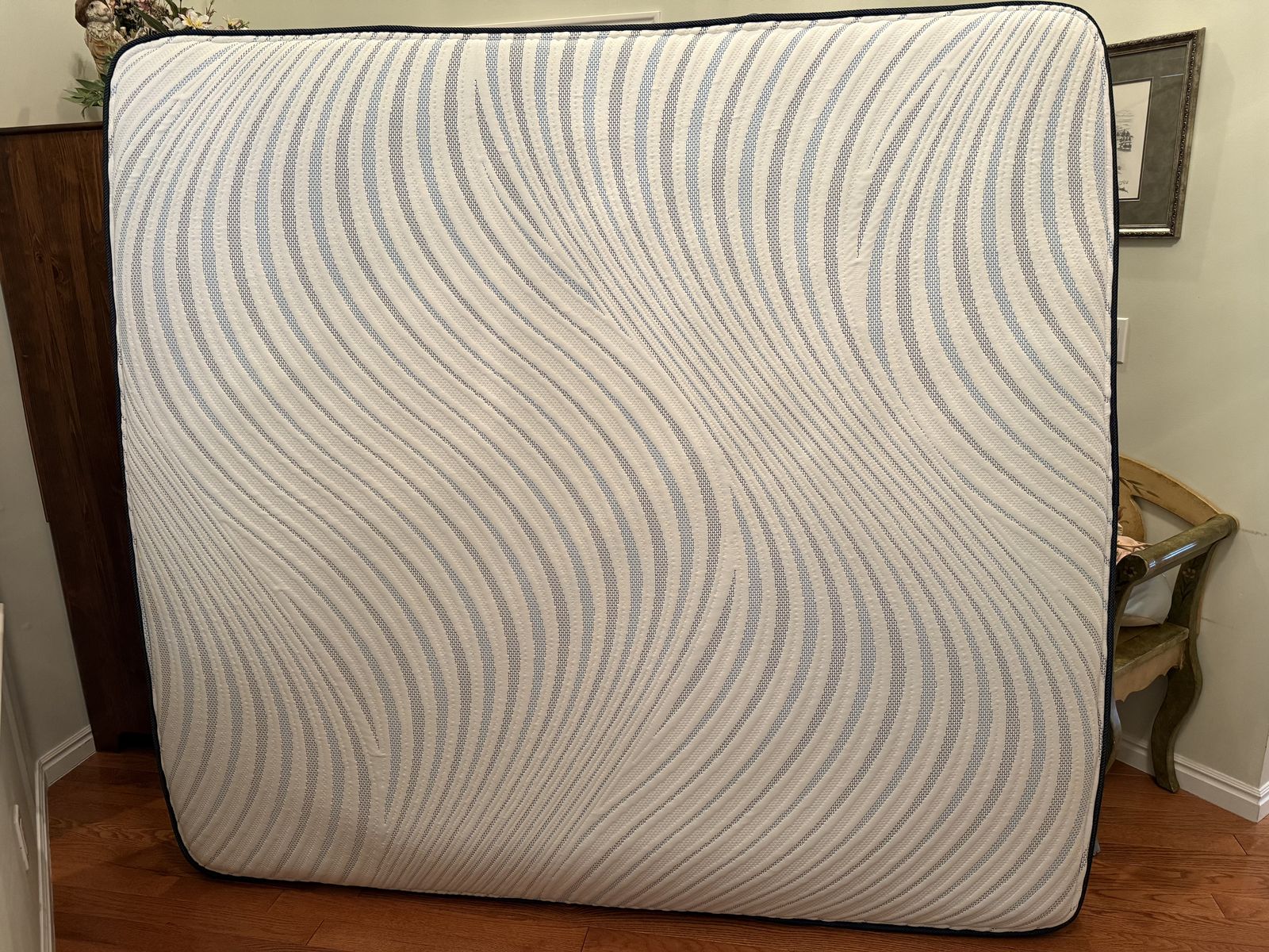 King Size Mattress Serta Icomfort (Like New)