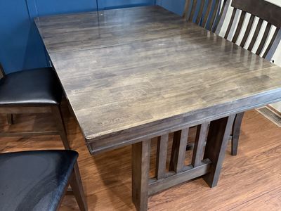 Rc willey table with 4 chairs and hidden leaf