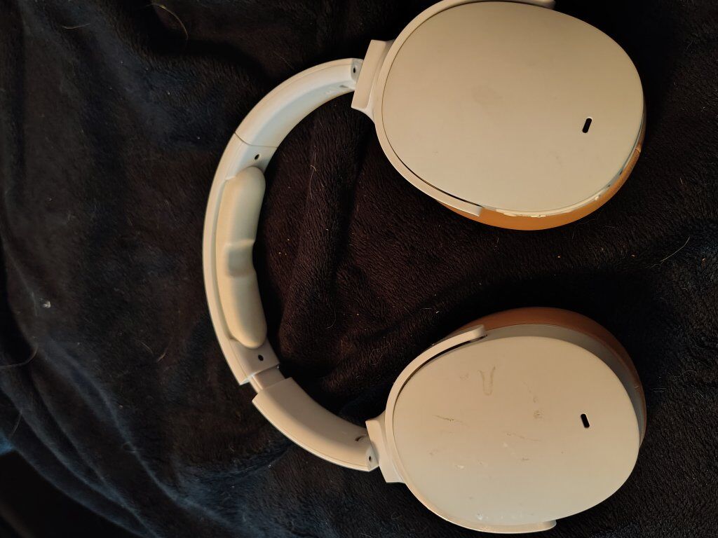 sweet Skullcandy hesh Bluetooth headphones