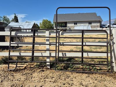 Tarter Walk-Through Gate and Corral Panels for Sale