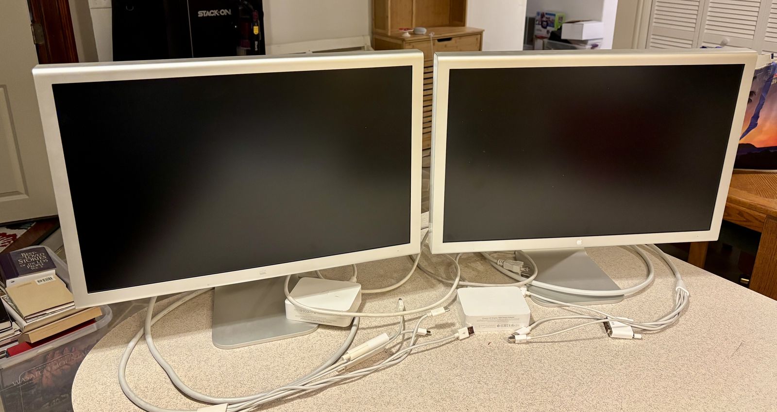 Apple 23 Cinema HD Displays (2)