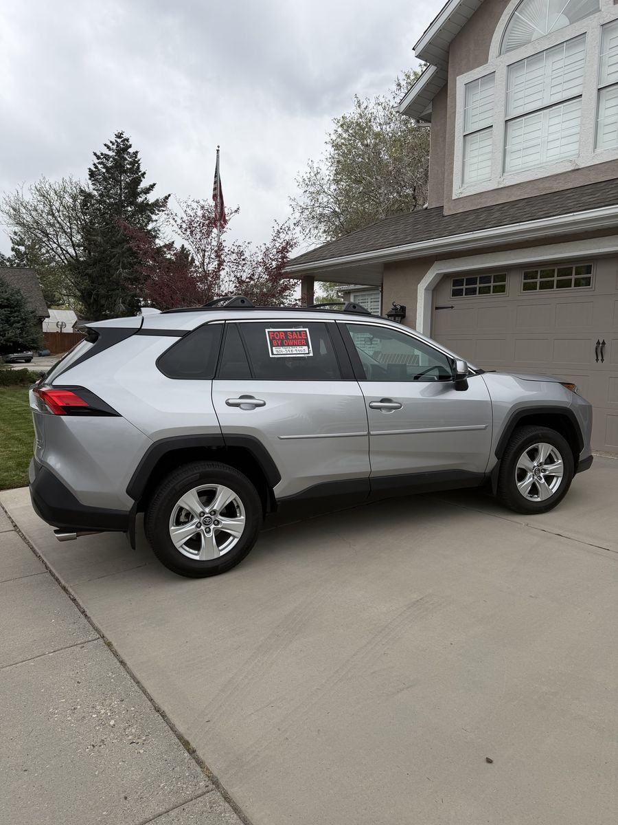 2020 Toyota RAV4 XLE