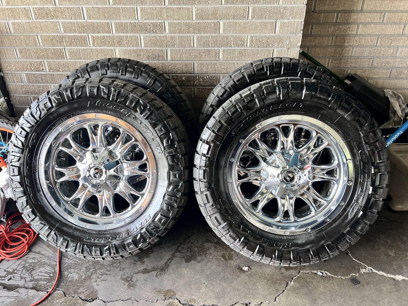 20x9 Fuel Wheels 8x180 Chevy GMC on 35s Nittos