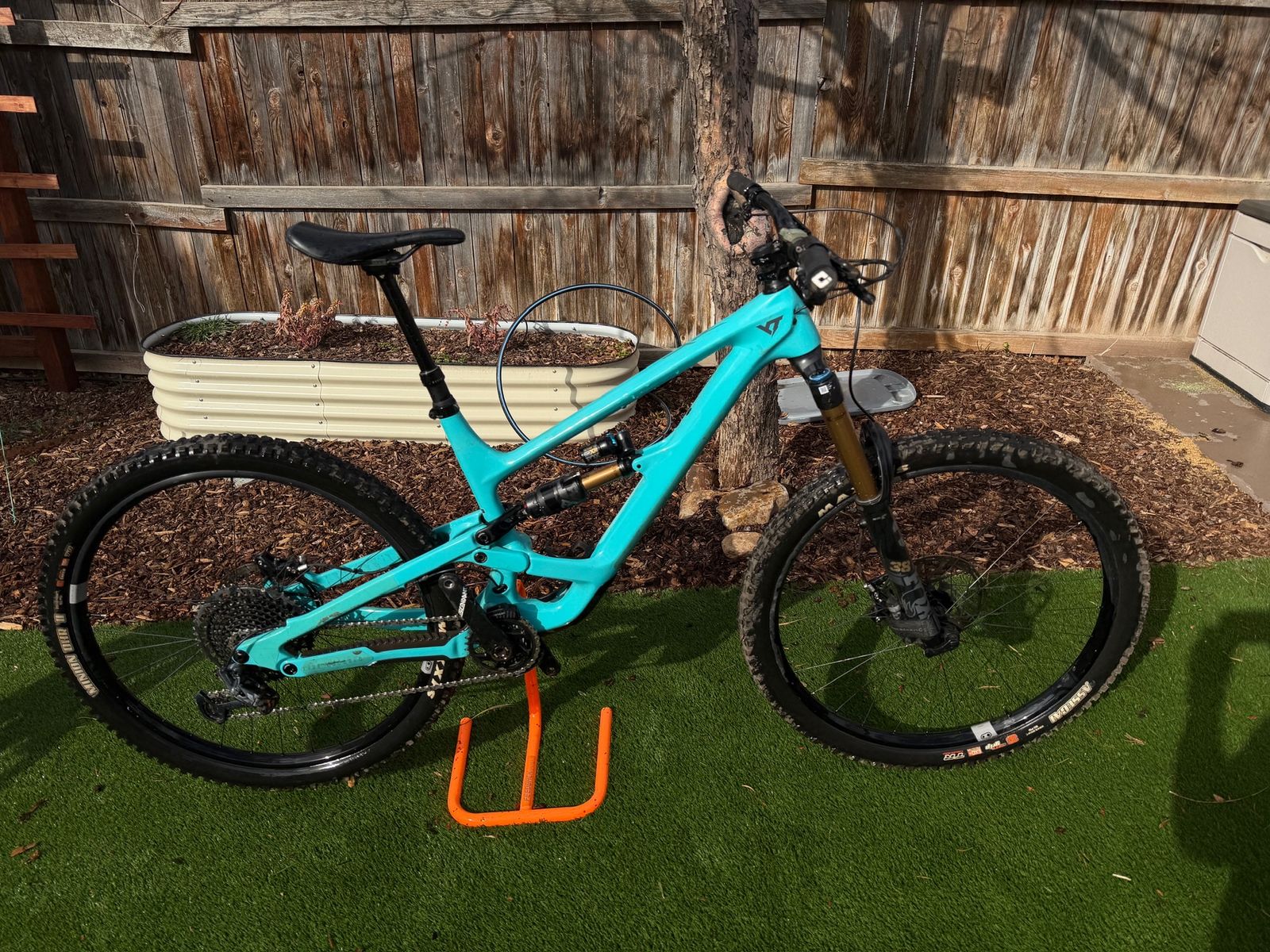 2022 YT Capra 29 Core 4 Large - Fox Factory/X01