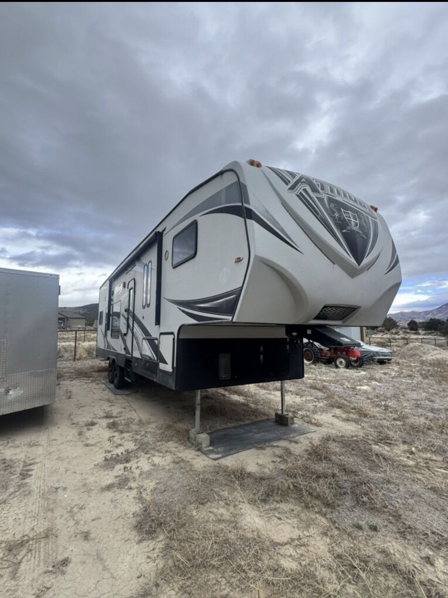 2018 Attitude Eclipse 32SAG Toy Hauler-Ready to go for your next adventure!