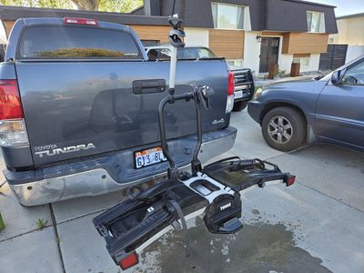 Thule EZ Fold XT 2 Bike Rack W/Ramp & Locks