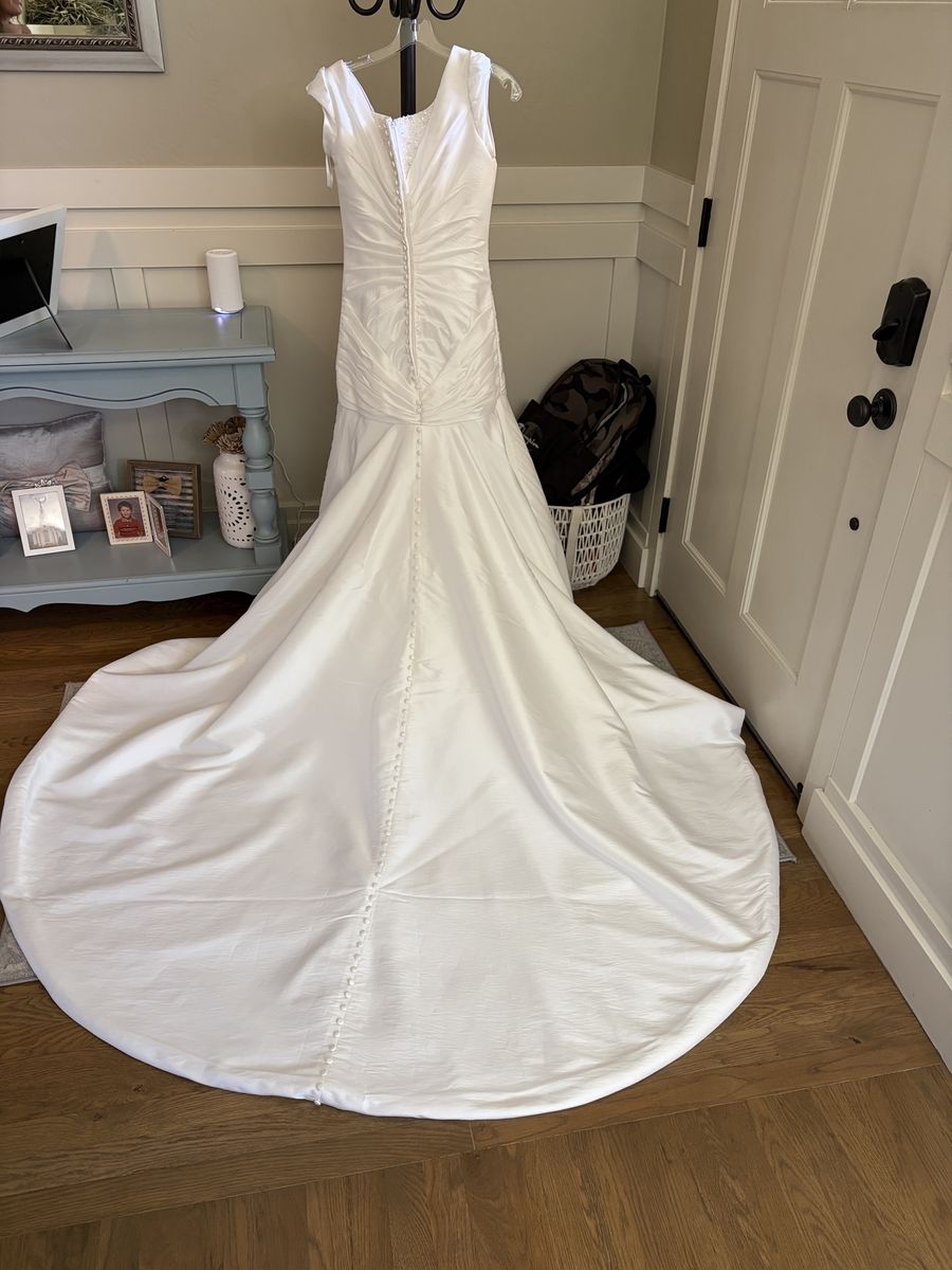 Beautiful White Wedding Dress with Intricate Back Button Details and Train