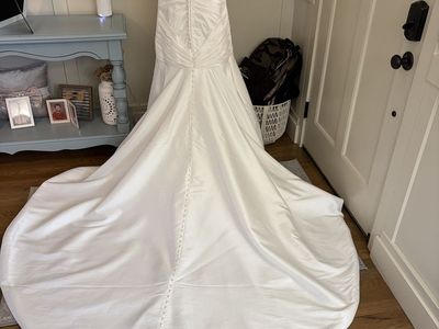 Beautiful White Wedding Dress with Intricate Back Button Details and Train